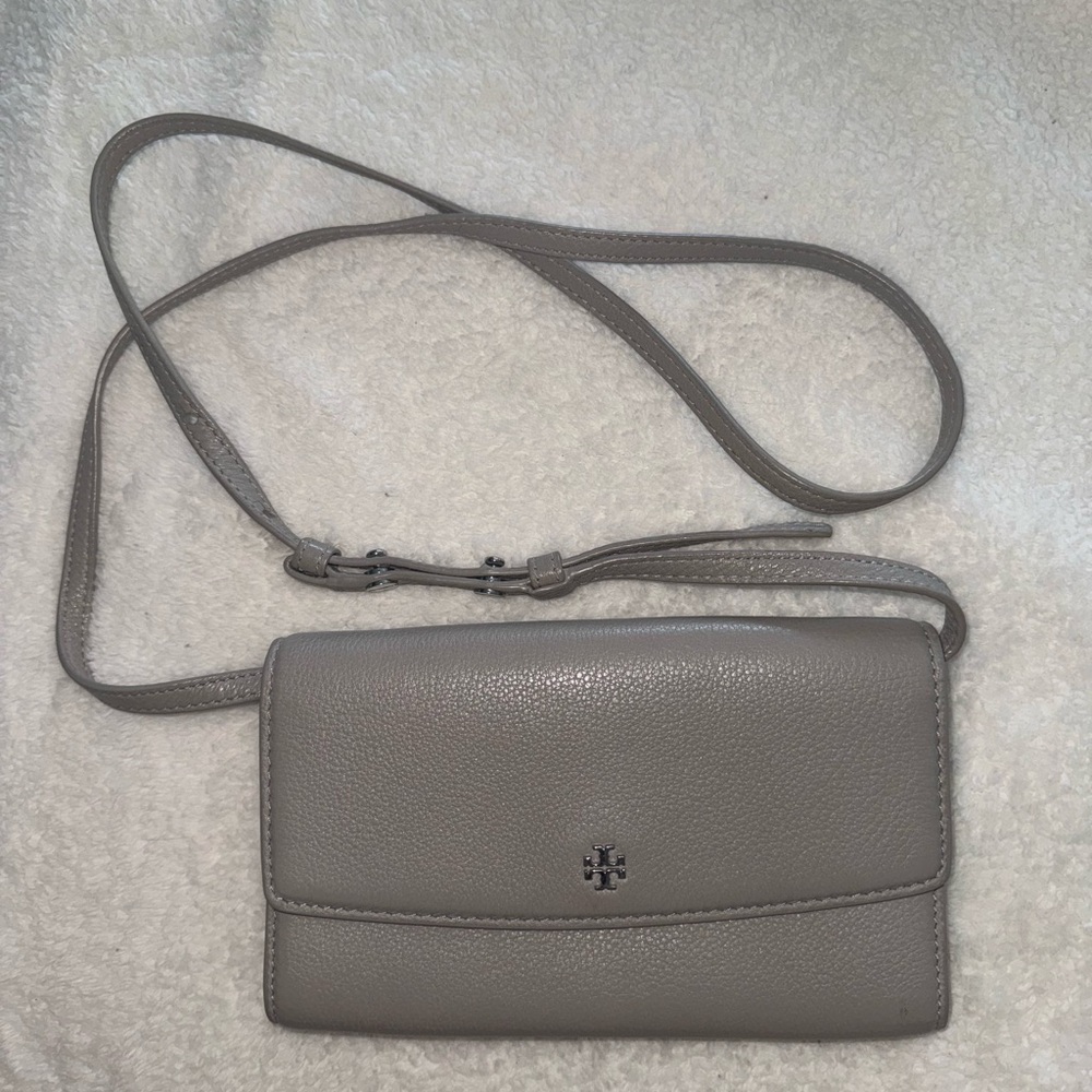Tory Burch Robinson Pebbled mini flap wallet